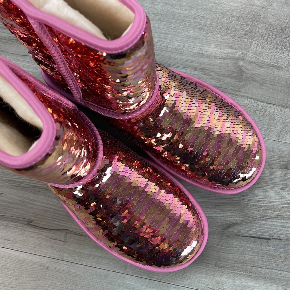 🍁UGG🍁 CLASSIC SHORT SEQUIN PINK TONAL BOOTS - Picture 5 of 15